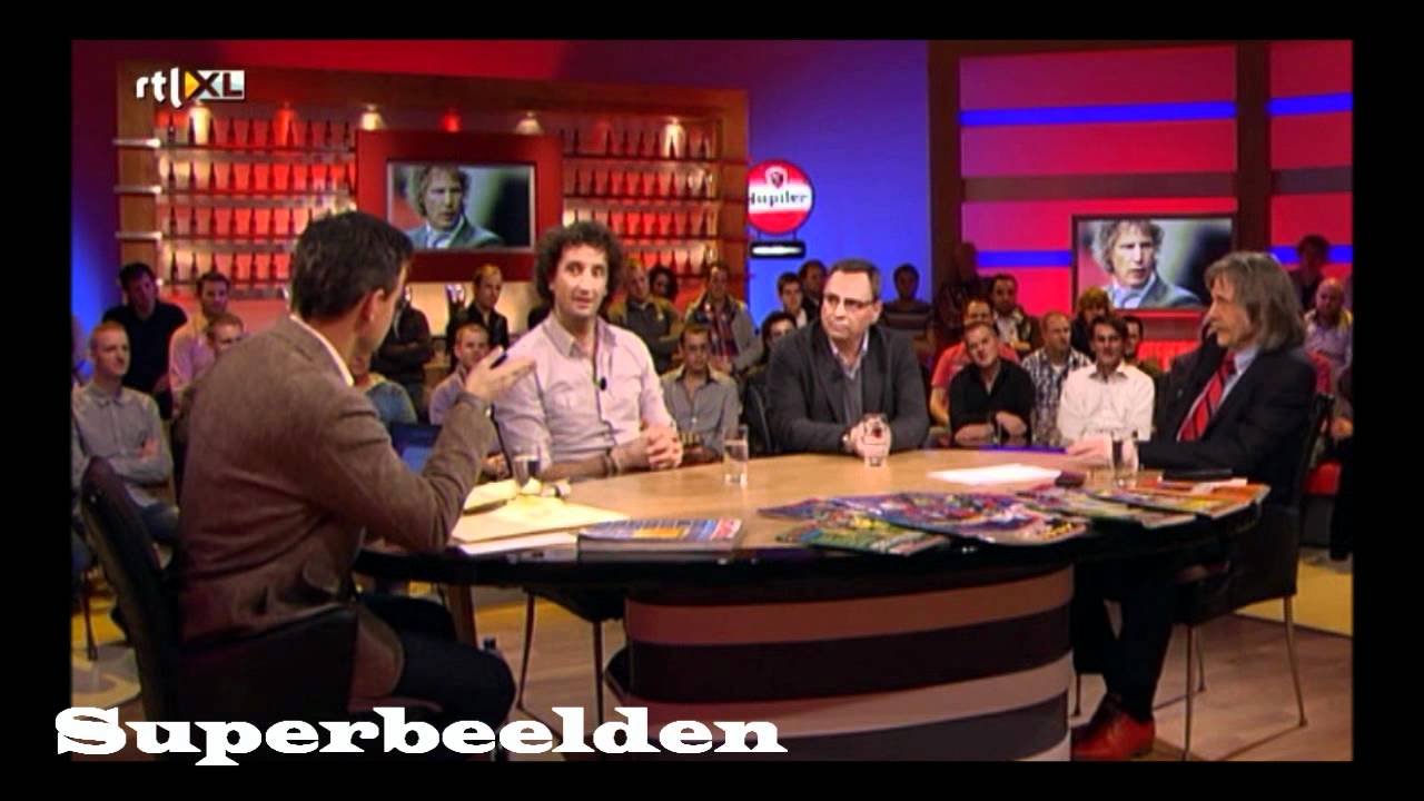 Johan Derksen niet onder de indruk van gedicht Verbeek, wel van eigen cd (Voetbal International)