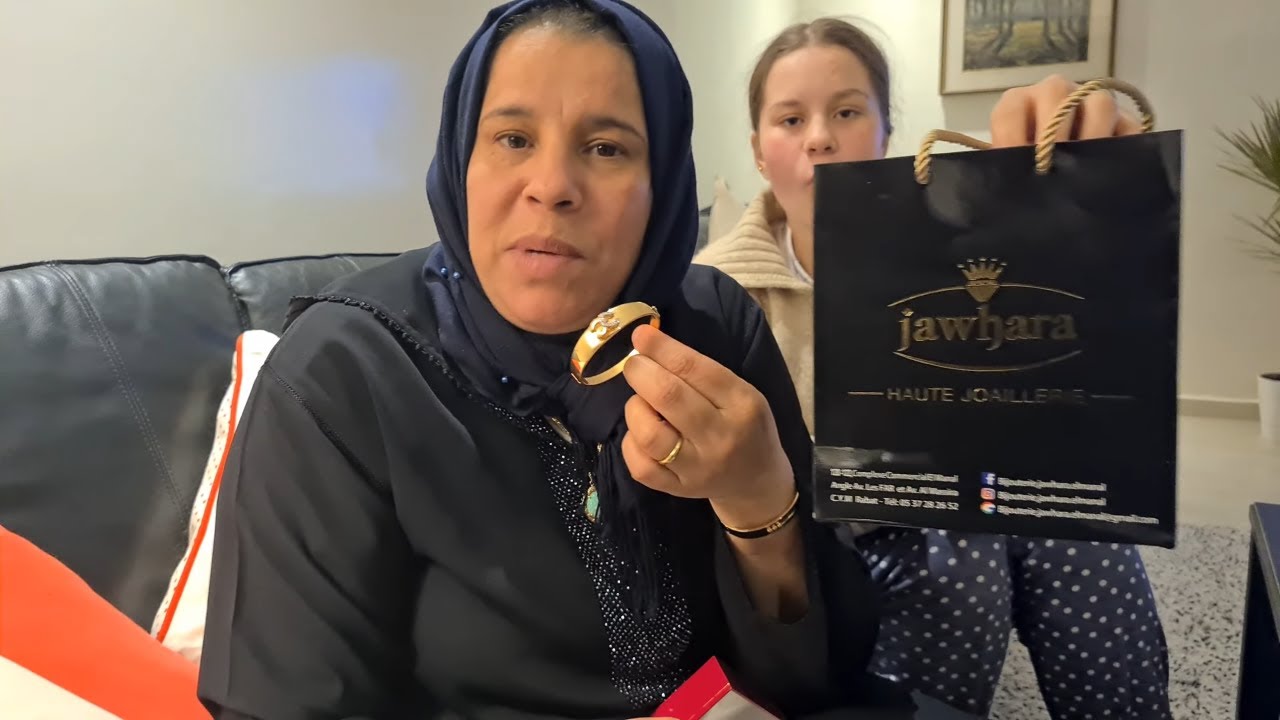 4K 🥰🥰💛💍 مشيت شريت هدية مفاجئة لختي الصغيرة و رأي على الجزائرين و الإجابة على بعض الأسئلة