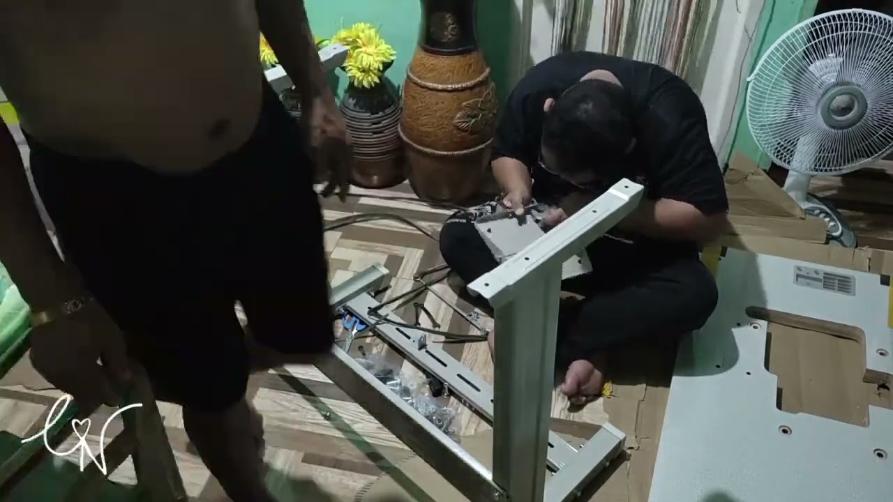 Unboxing and Assembly - Siruba 747 Overlock 4 Threads