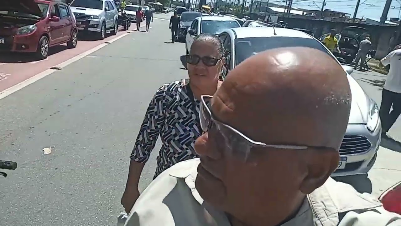 Fui no feirao, tô procurando um carro pra botar no lugar do Kwid. 