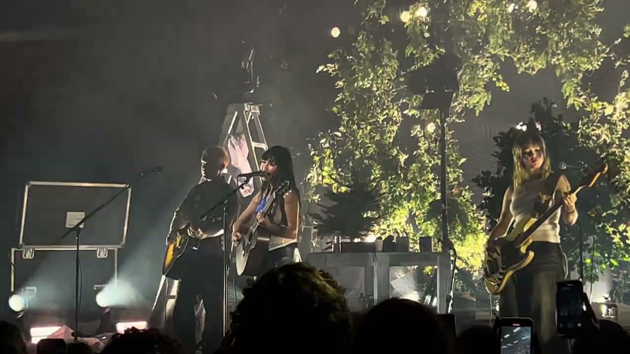 Beabadoobee - See You Soon (Live in Paris)