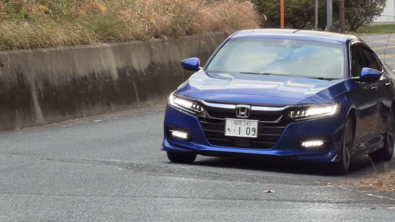 【走行シーン】ホンダ アコード × 220クラウン｜セダン2台の走る姿を静かに眺める
