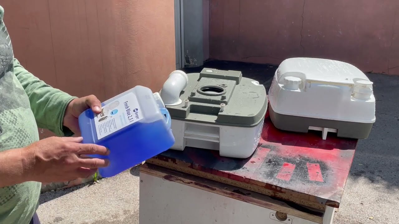 Kako isprazniti hemijski WC