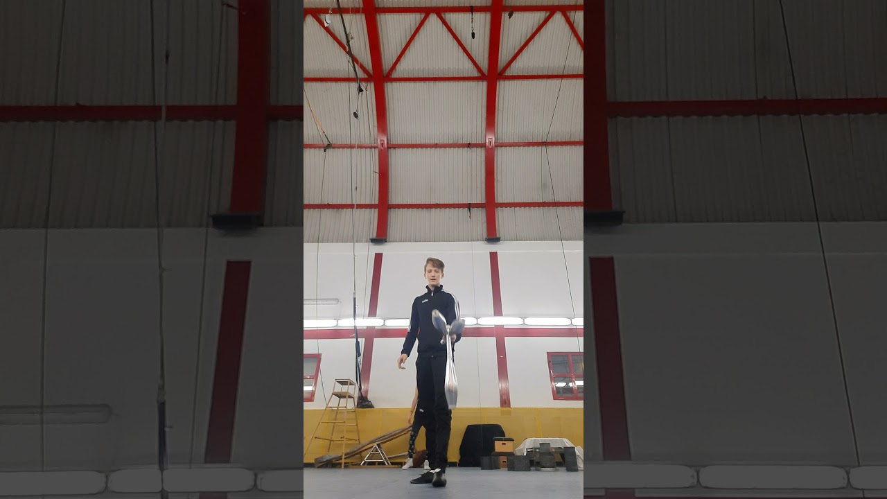 Huan Vargas Juggler Hungary. 2021 practice video.