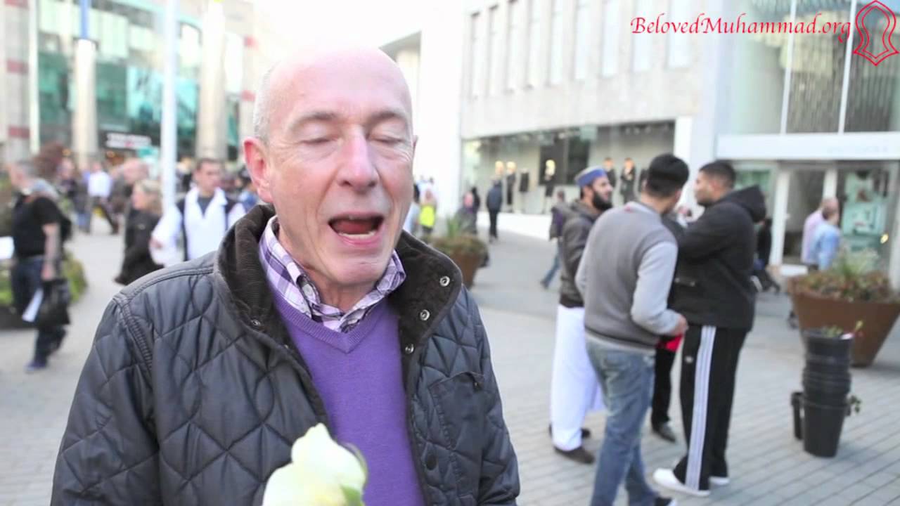 Protest with roses in love of Prophet Muhammad (PBUH)- BIRMINGHAM, UK