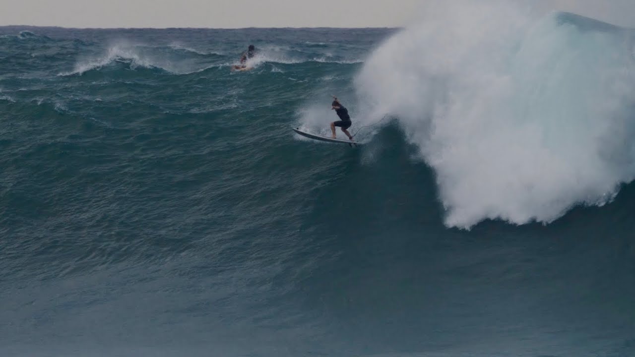 EPIC SESSION GOES DOWN AT HUGE WAIMEA