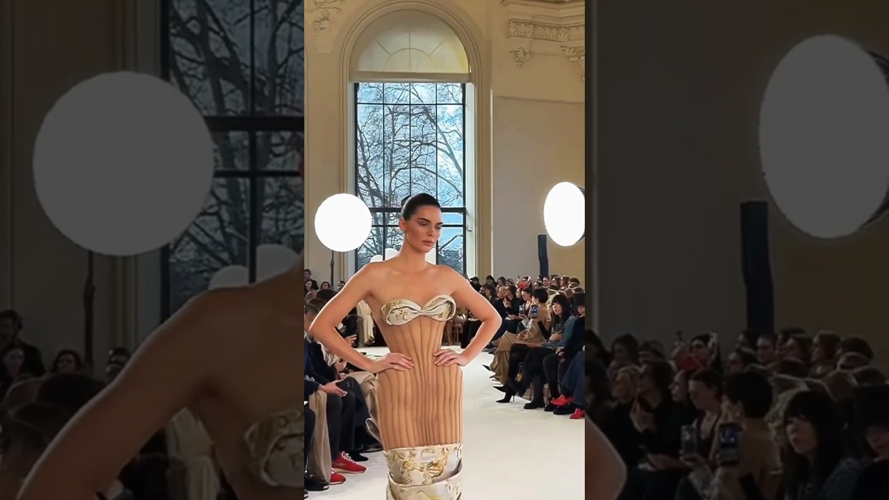Kendall Jenner's breathtaking appearance at the Schiaparelli fashion show#kendalljenner #icon#pfw26