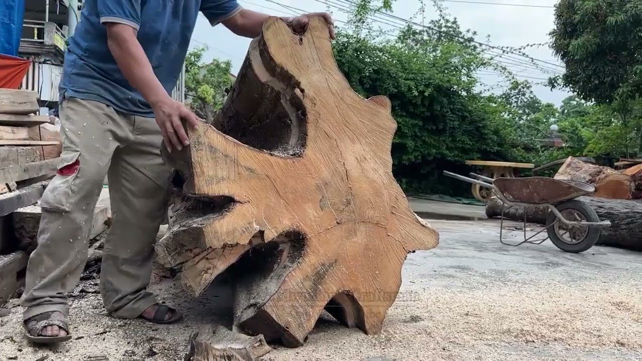 You Won't Believe What Giant Log Transformed Into? Carving Table | Nature-Inspired Masterpiece