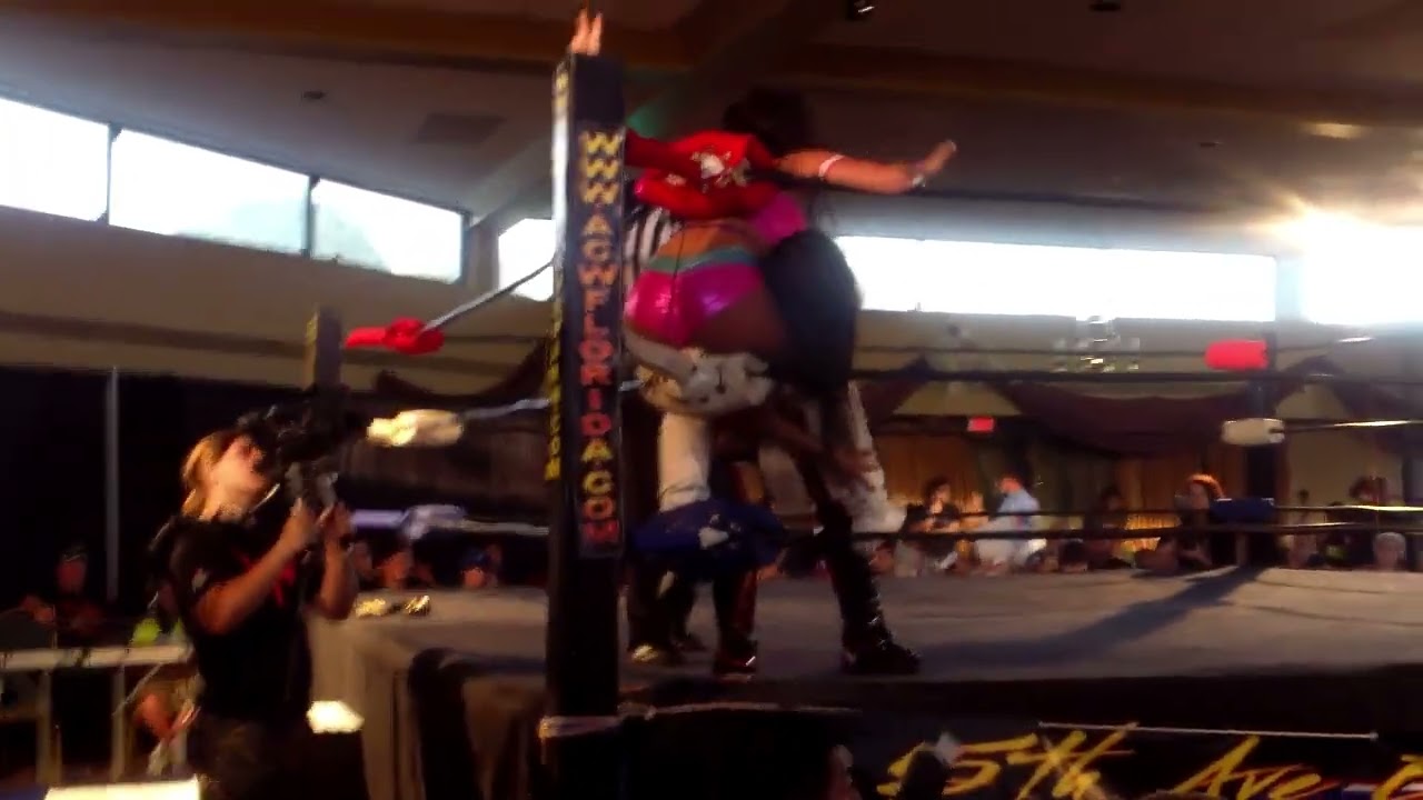 Santana Garrett vs. Su Yung - 7/19/15