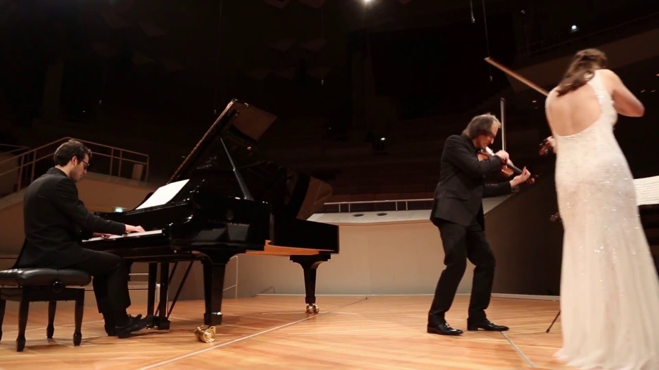 Trio Koch/ B.Martinu Sonatina for two violins and piano H. 198, 1. mov