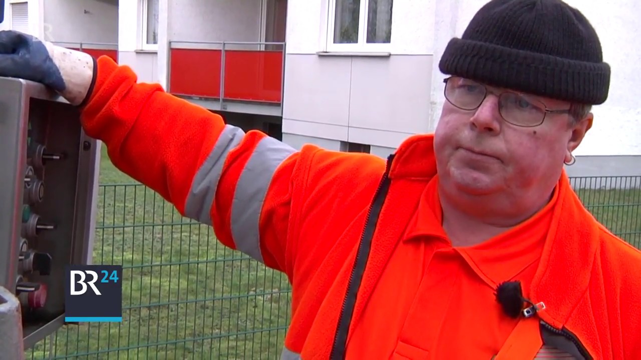 Feuchttücher verstopfen den Abwasserkanal in Weiden | BR24