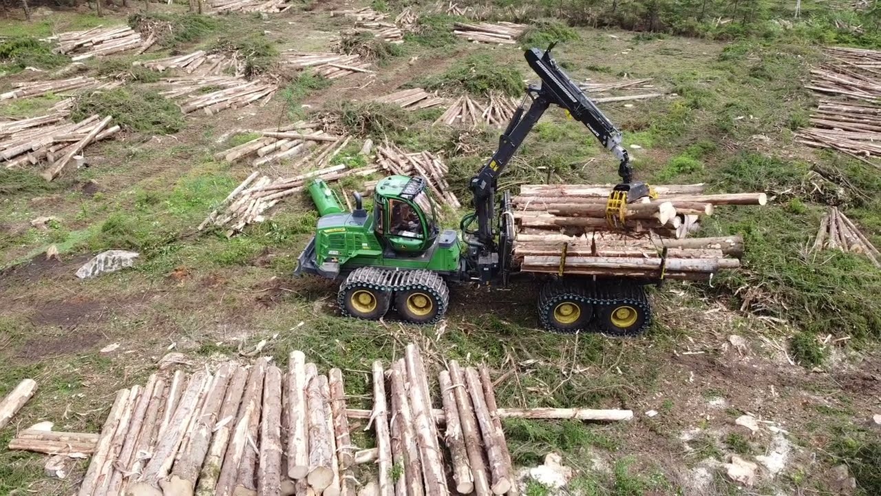 Spruce Timber Forwarding Made Easy: John Deere 1910G at Work part 2