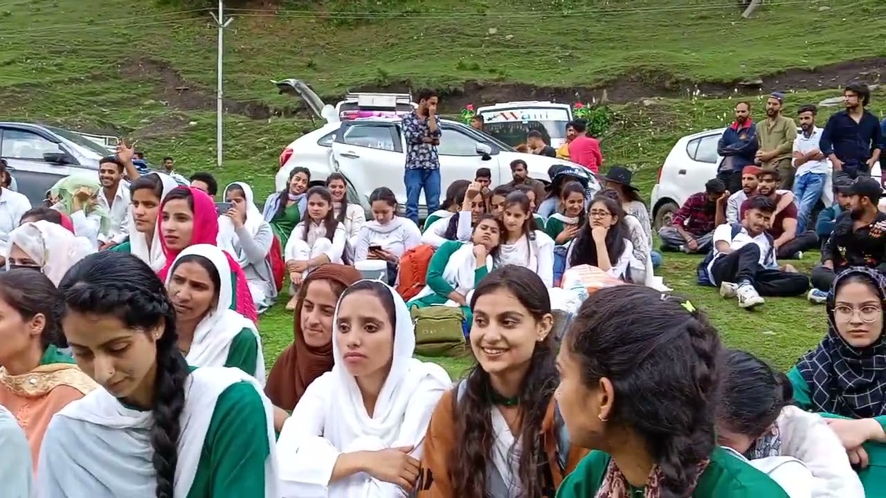 GDC.bhaderwah 6th sem picnic at JAY.VELLY .. singing by.prof.Sanjay sir.And Prof.Prithvi Raj.🥰🥰🥰💗❣️