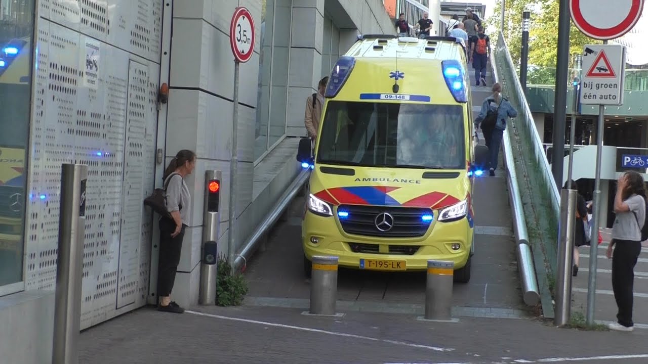 ambulance met spoed vanaf het stationsplein