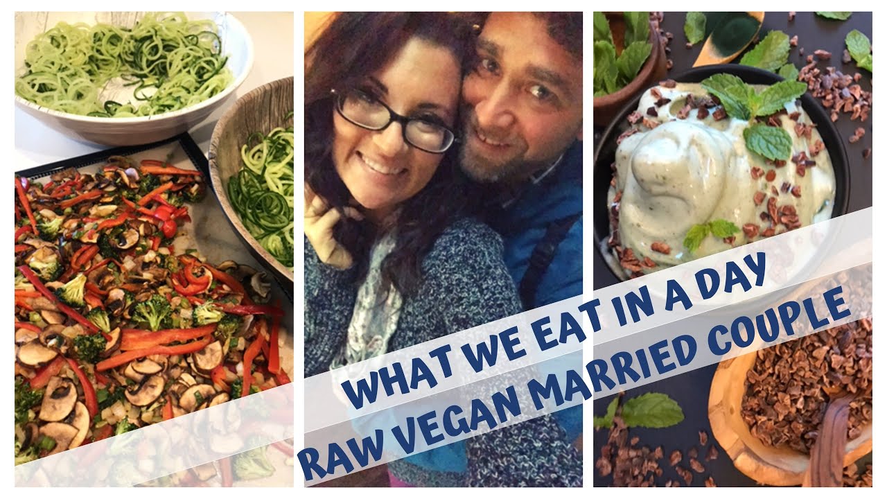 WHAT WE EAT IN A DAY || RAW FOOD VEGAN COUPLE