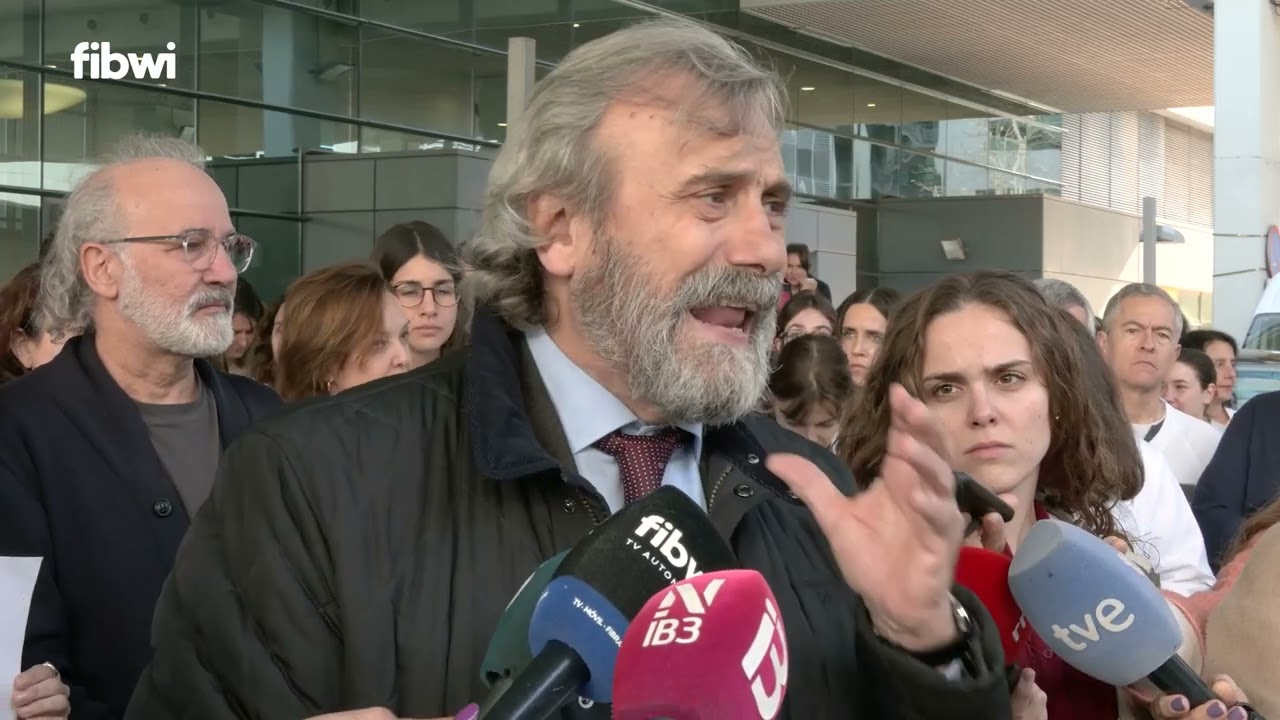 Los médicos de Baleares se concentran y alzan la voz contra el nuevo estatuto marco