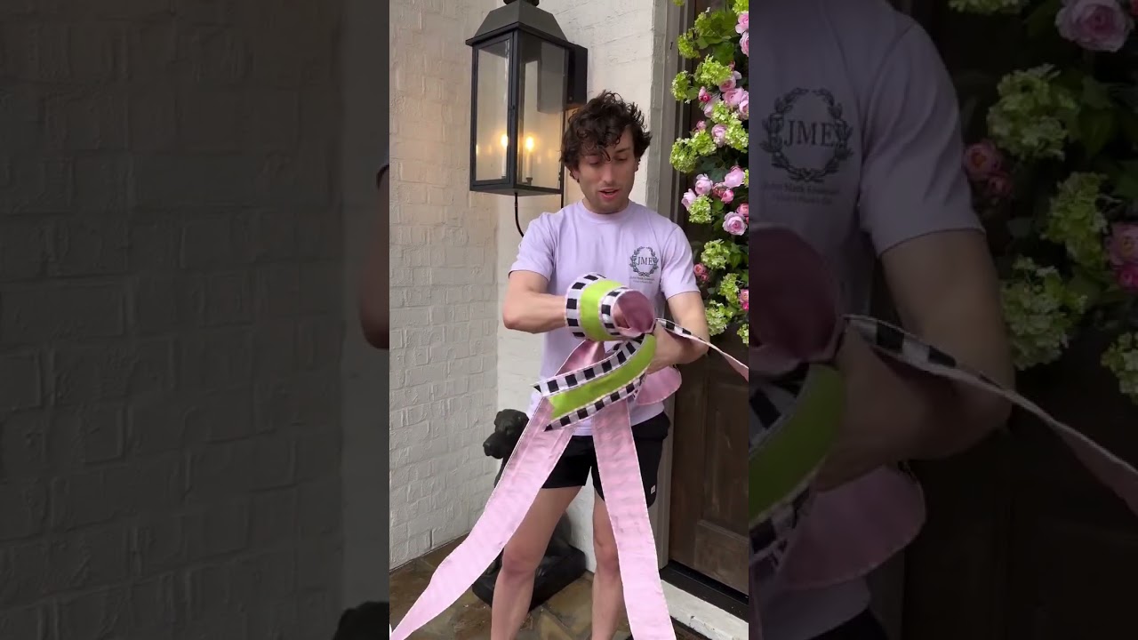 A little door inspiration as we start to think about transitioning into a new season #2026 #flowers