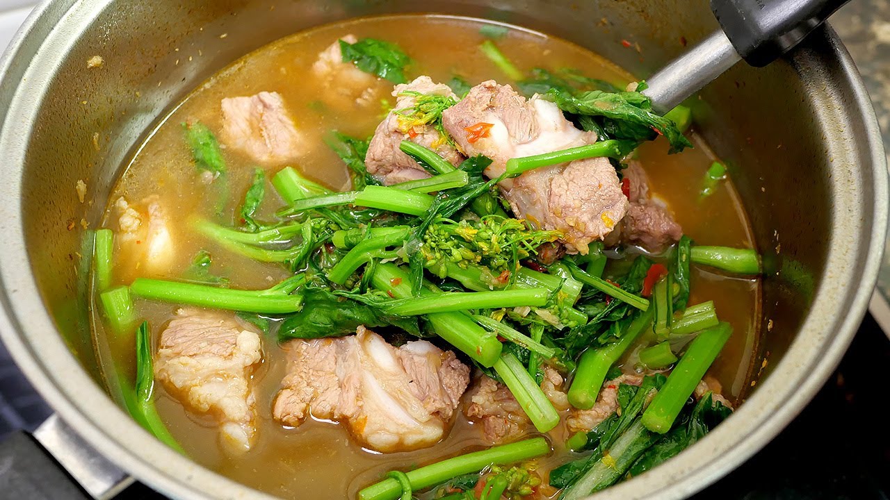 แกงผักกาดจอ ดูกหมูเยอะๆ ลำขนาด ไม่ต้องไปถึงเหนือ ก็ทำกินได้จ้า. | เสือหิวChannel