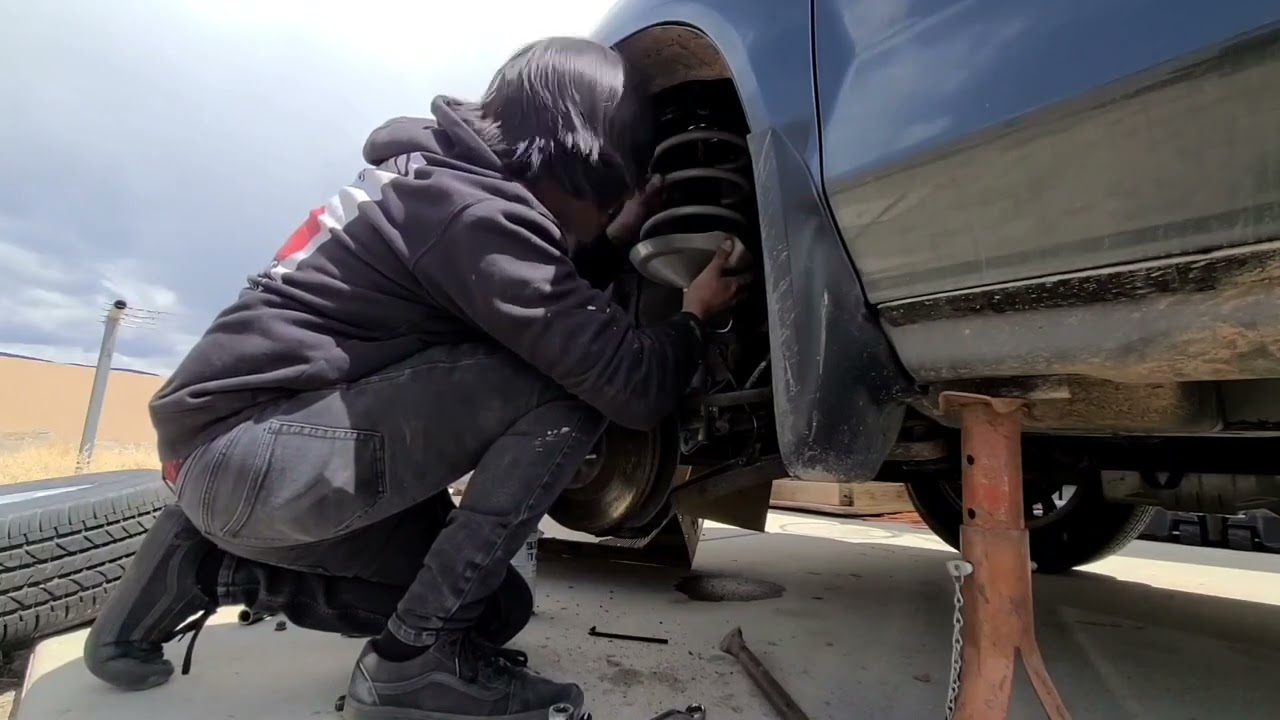 05 ACURA MDX FRONT STRUT REPLACEMENT!!!