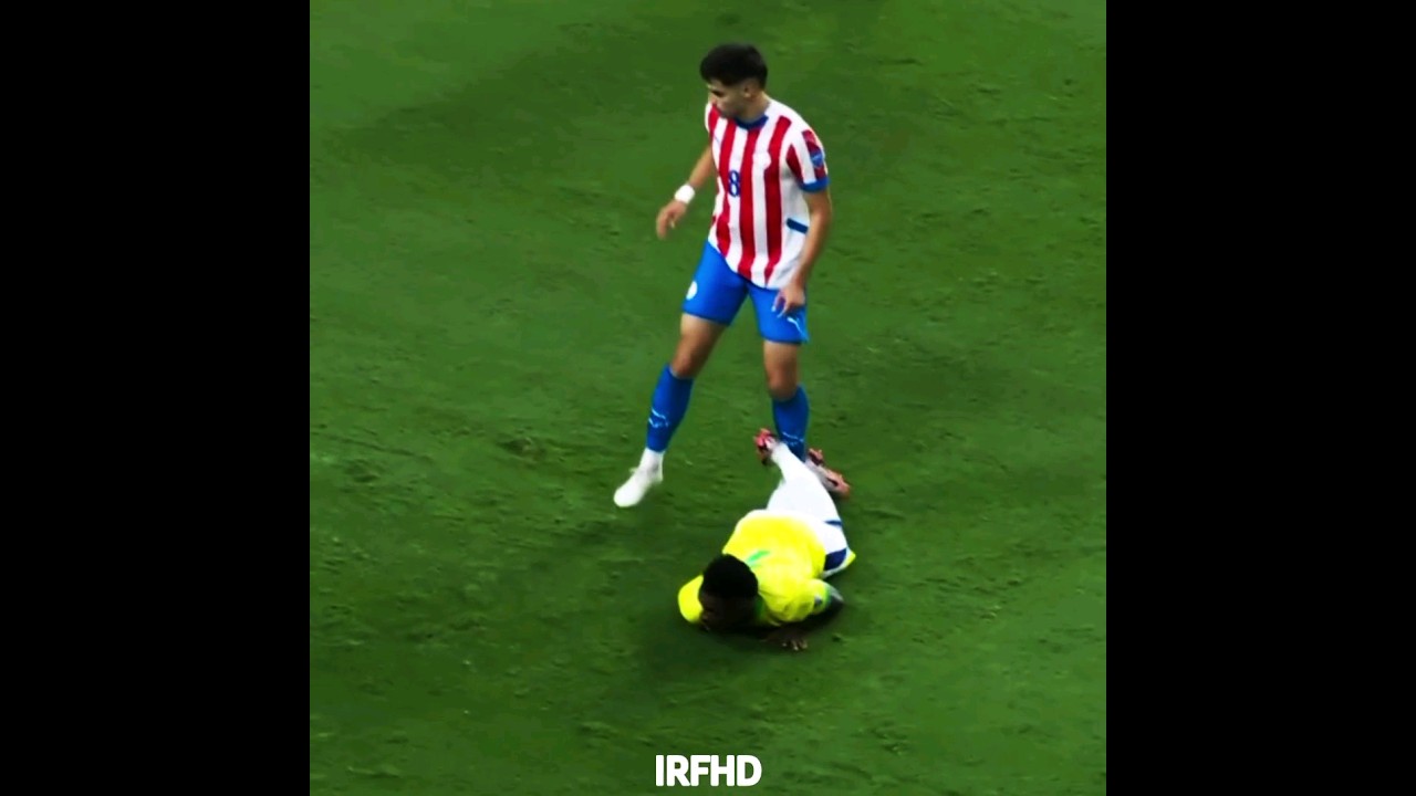 BOBADILLA vs VINI JR. ⚔️🔥 #shorts #dami&aacute;nBobadilla #vinijr #paraguai #brasil #irfootballhd