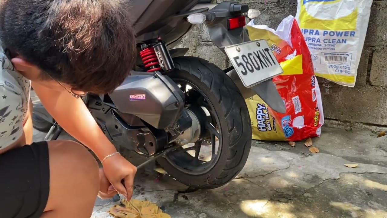 Euro Samurai 155i Change oil using Shell advance 10w-40 Ax7 scooter 