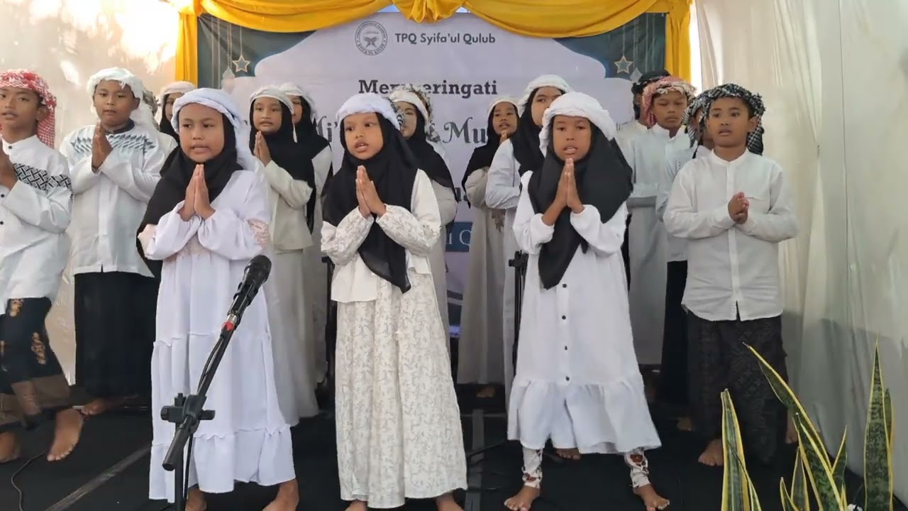 Penampilan Isra' Mi'raj (Paduan Suara Santri TPQ Syifa Qulub)