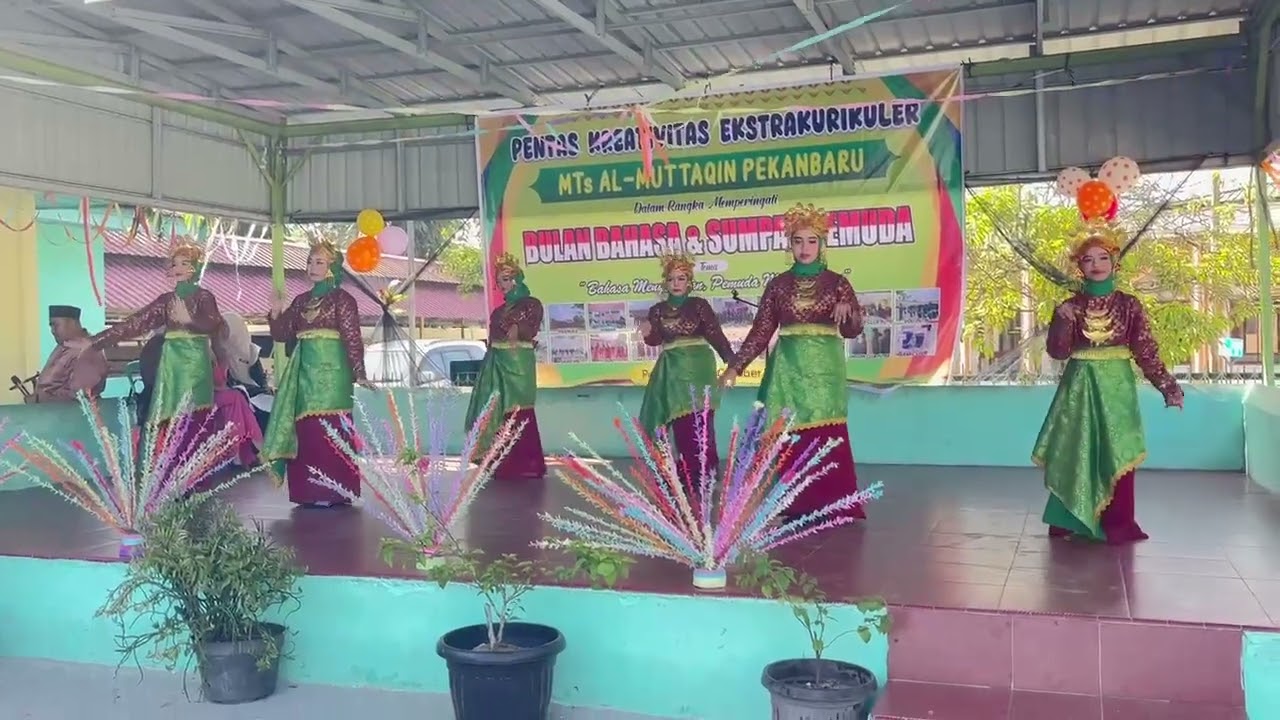 TARI LENGGANG PATAH SEMBILAN DI MTS AL-MUTTAQIN PEKANBARU