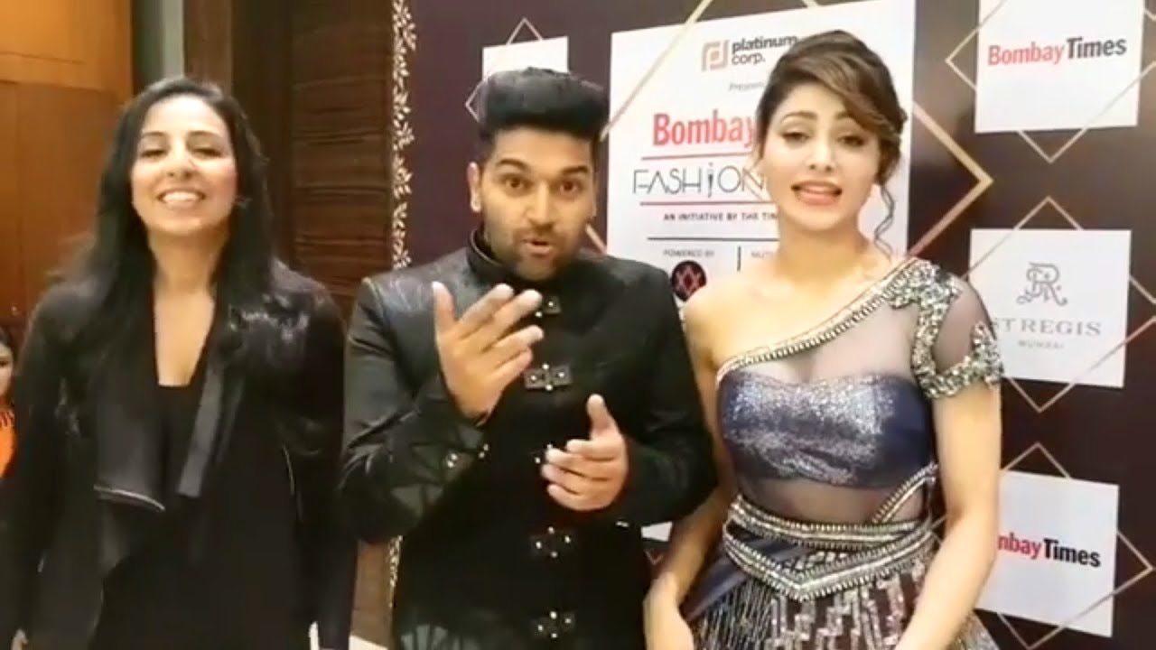 Guru Randhawa and Urvashi singing High Rated Gabru in a Fashion Event