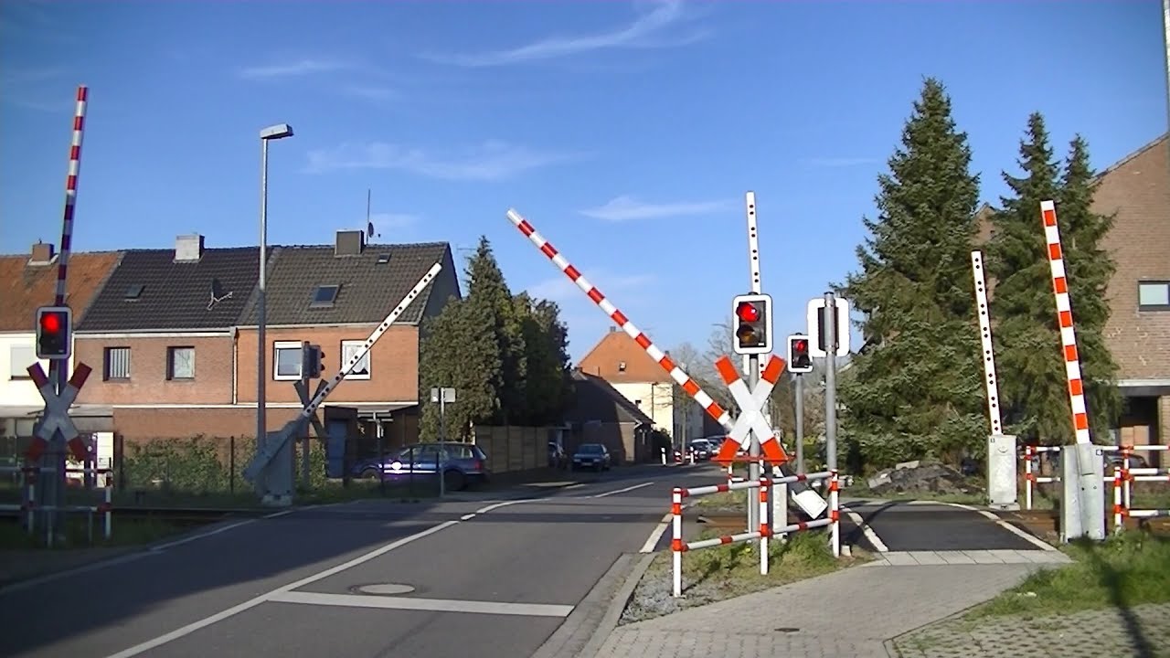 Spoorwegovergang Goch (D) // Railroad crossing // Bahnübergang