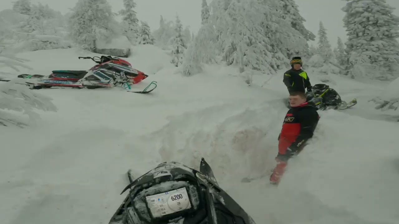 Polaris 9R Khaos Wheelies And Dropping Cliff!!