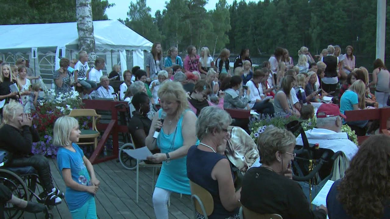 Kikki Danielsson - Du är min man - Allsång i Storebro 2010.mpg