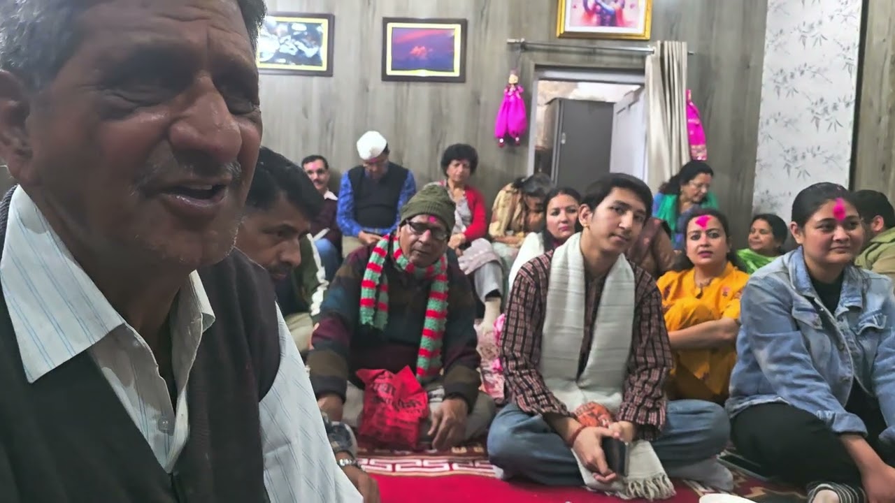 अबीर लगाऊँ मैं तोहे | सुंदर बैठक होली रेनु जोशी माम के आवास मैं श्री नरेश चमियाल जी द्वारा होली 👌 