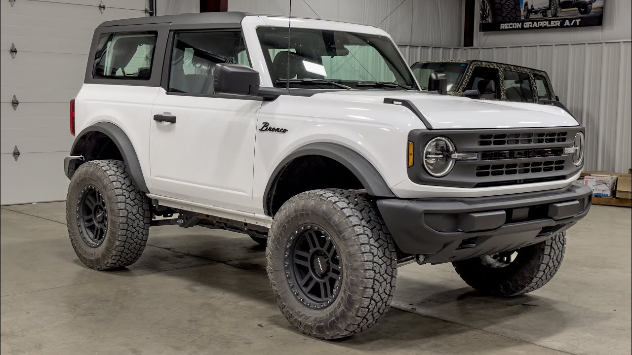 2 door bronco with 3.5&rdquo; Rough Country lift