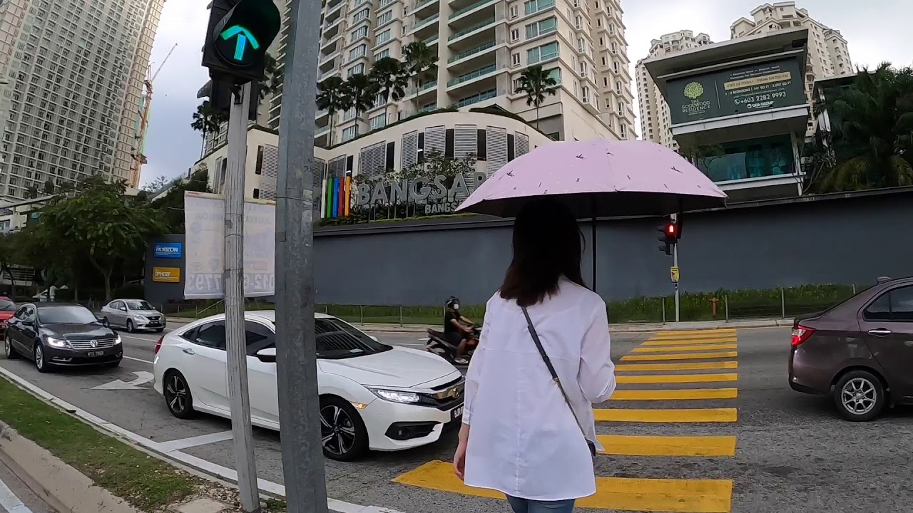 Walking from KL gateway LRT station to Nexus, Kuala Lumpur, Malaysia. マレーシア散歩