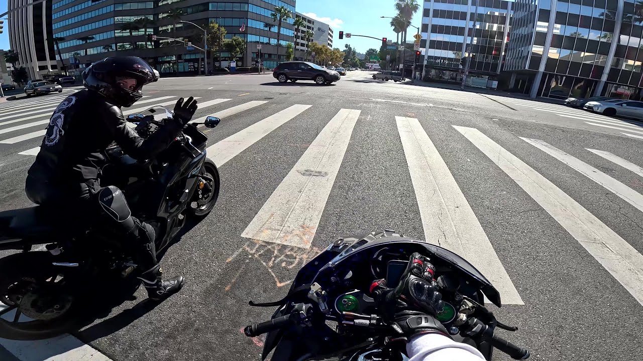 Ninja H2 Meets Girl on R7