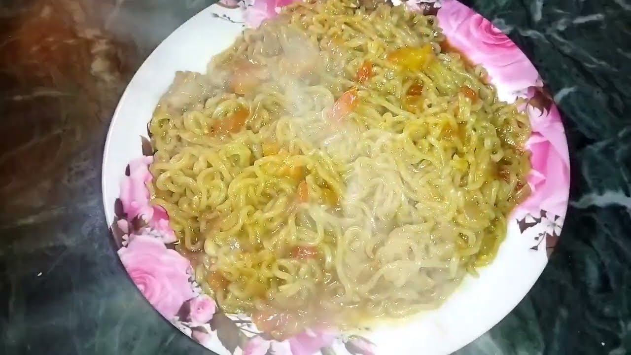 बहुत ही सिम पल तरीके से मेगी बनाये बहुत ही टेस्टी😘