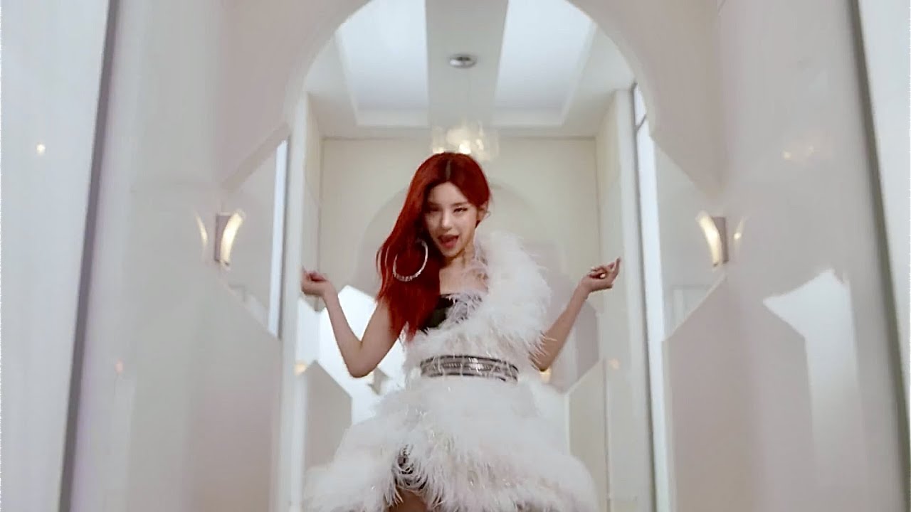 every itzy mv but it's only yeji