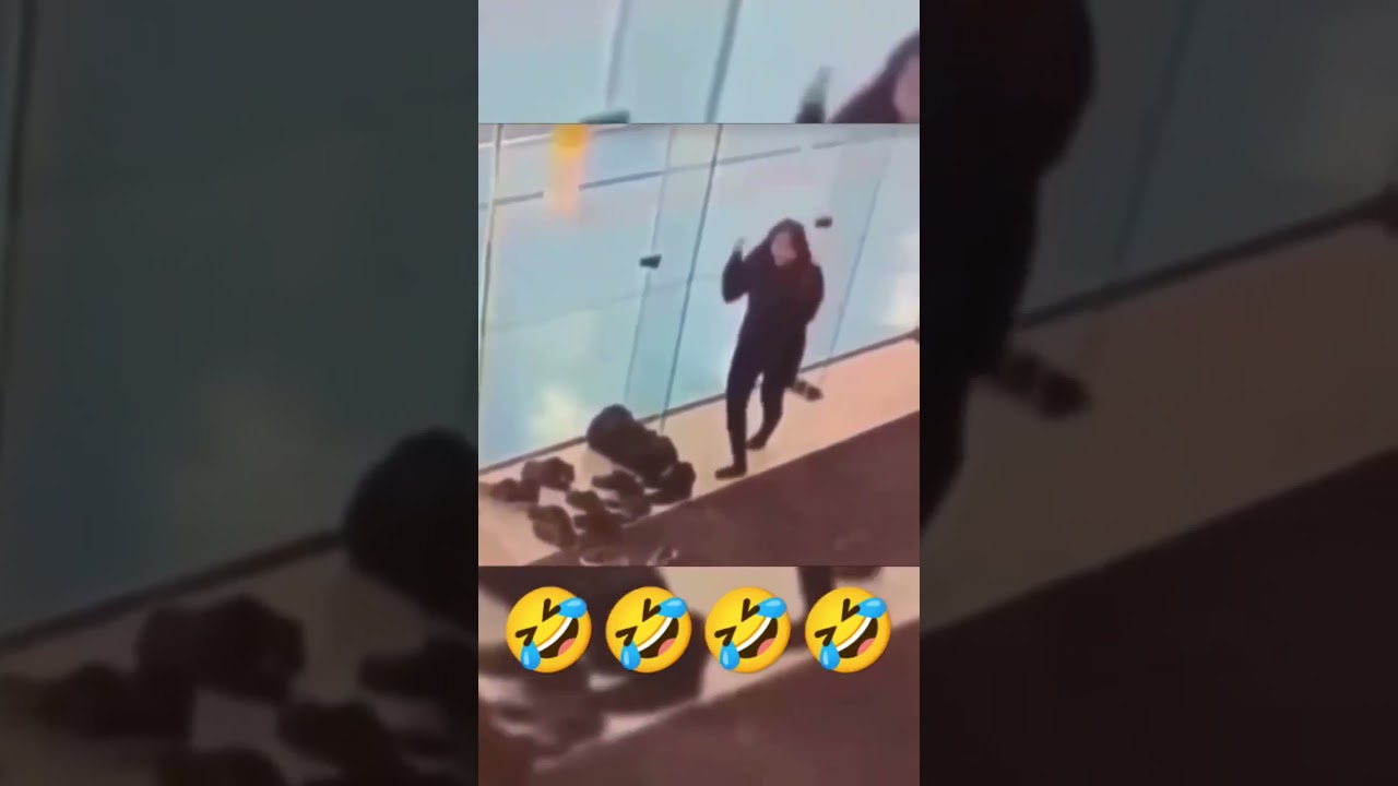 ☕ 👋🤣 shopping headache maybe #funny#woman#window#girl#fun#glass#clean#head#hit#headache#trend #new