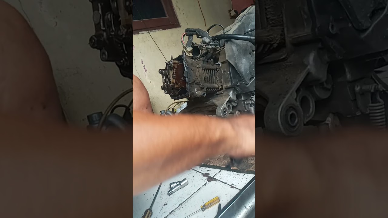 Hanya 5 menit saja bongkar piston scopy @sorotan #semuaorang #bengkelmotor #bengkelpemula