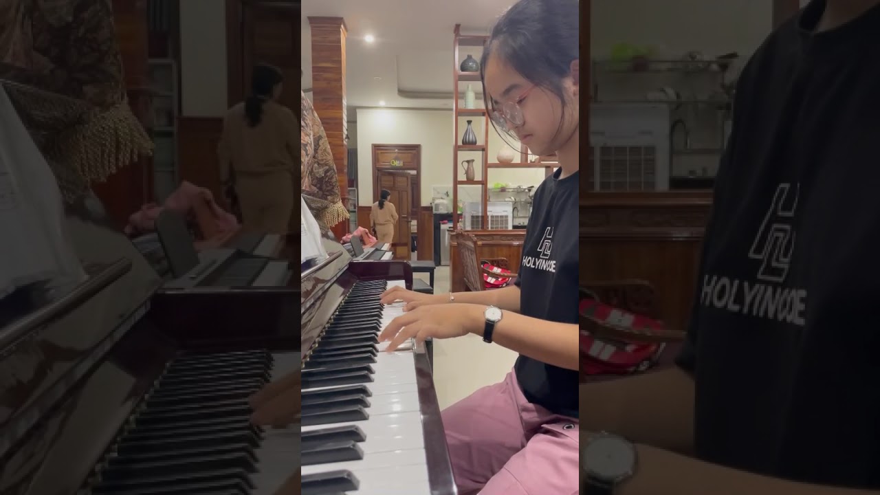 Happy new year - Tuệ Băng