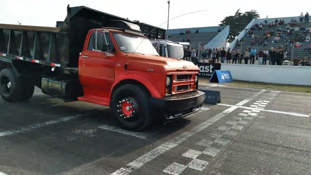 CHEVROLET C60 VS FORD CARGO 1517 C TRUCKS 402 METROS MASTER 2022