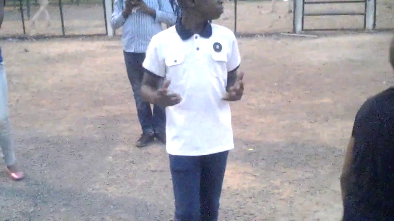 C.P.Ekeuluabia with the children in Awka.Wonderland amusement park.(1)