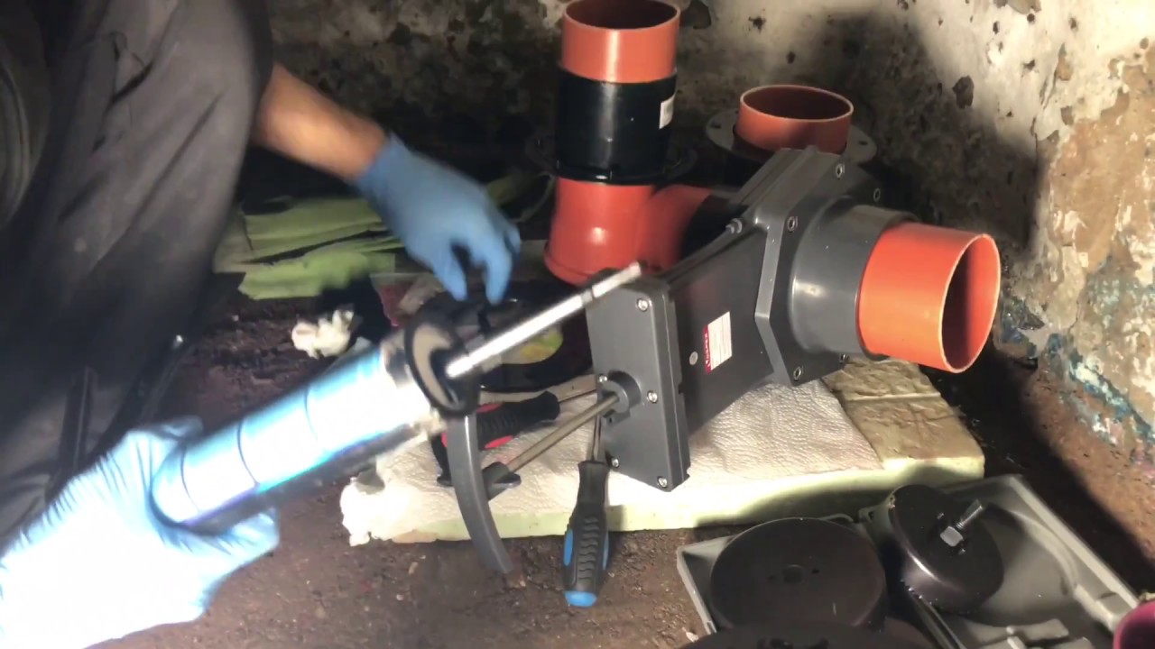 Einkleben von PVC Tankdurchführungen in einen IBC Tank Teichbau