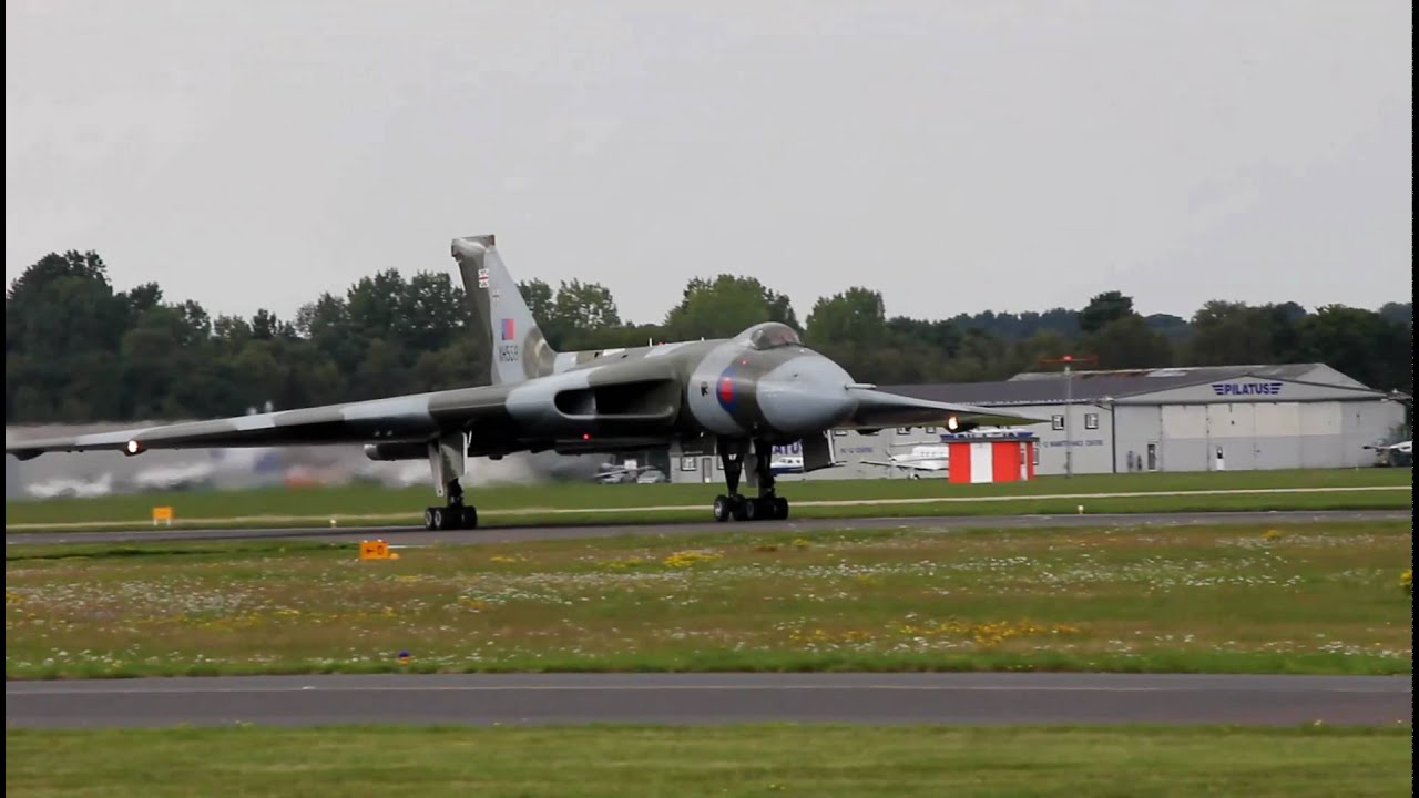 Avro Vulcan XH558 Departing Bournemouth (Hurn) 29/08/2010 (HD)