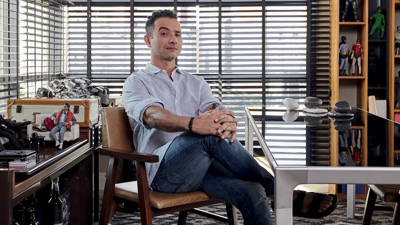 A casa de Marco Luque! Conhe&ccedil;a o tr&iacute;plex do humorista | CASA VOGUE