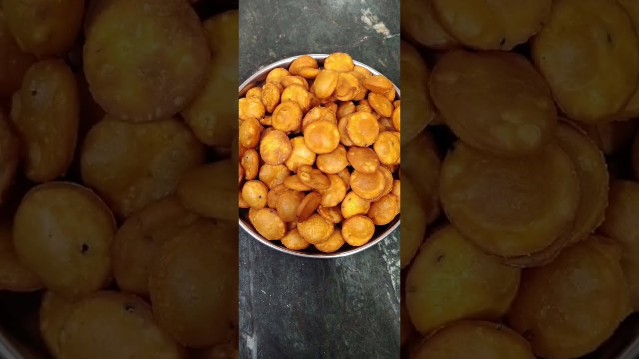 Gajar lo aata me dal ke bnaye Mutri #food #recipe # Video # trending 