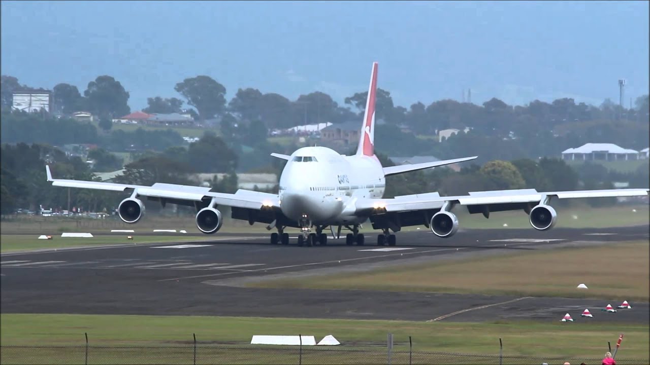 VH-OJA 'City of Canberra' - Final Landing @ Illawarra Regional Airport