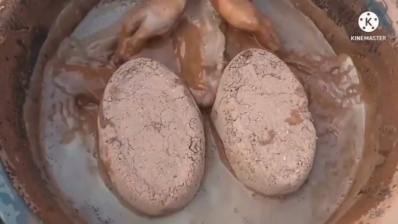 ASMR || Crunchy Gritty red dirt texture water 💦 crumbling || #oddly satisfying 