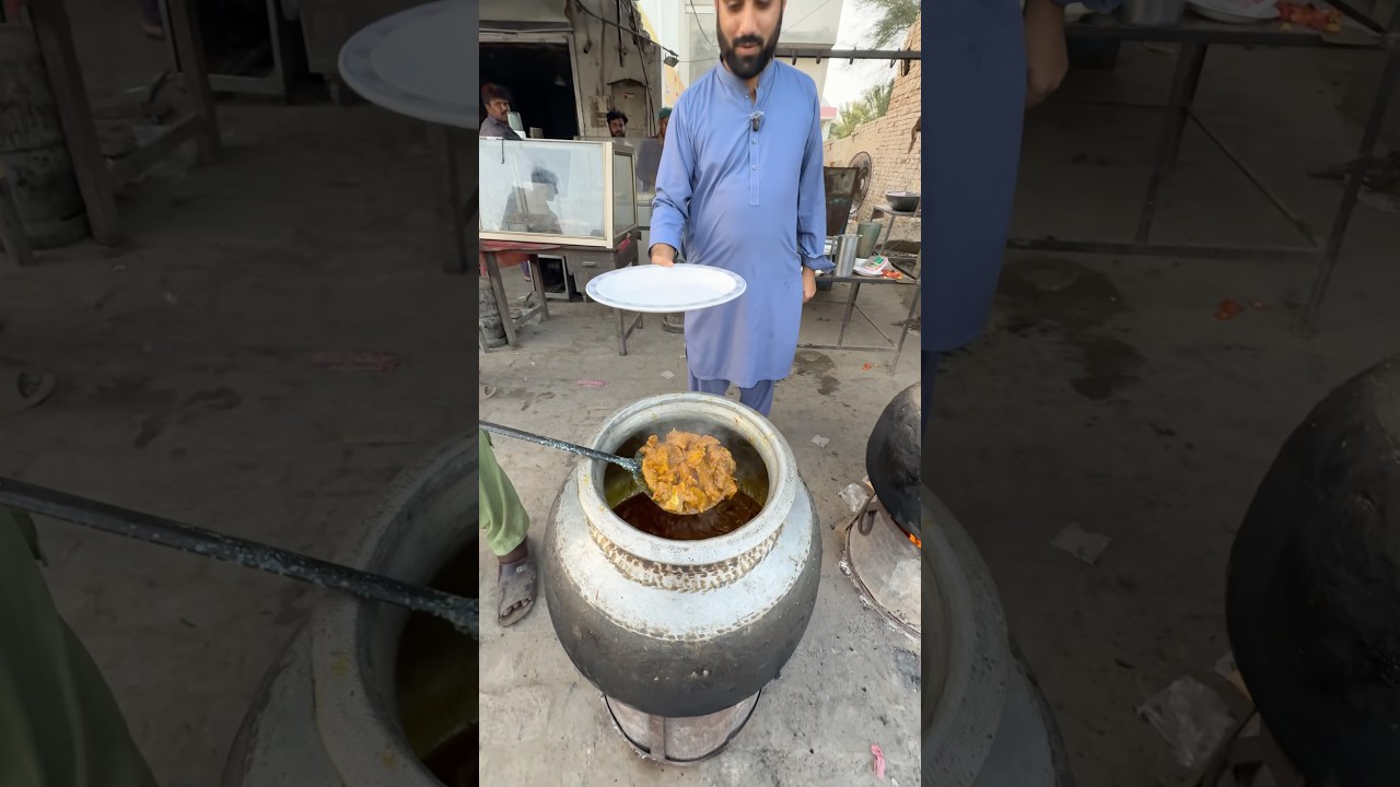 Pakistan&rsquo;s Cheapest Deal! 1KG Deggi Beef Korma + 10 Rotis + 1.5L Cold Drink for 6 Persons