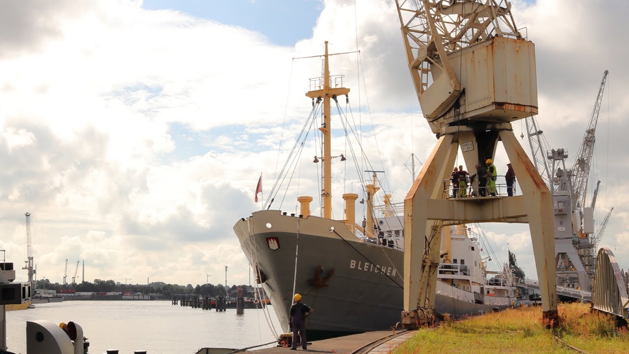 Ehrenamtliche arbeiten im Hansahafen am maritimen Erbe Hamburgs